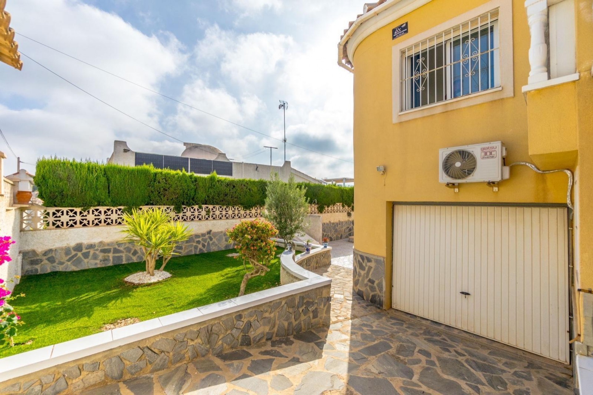 Resale - Villa -
Orihuela Costa - Villamartín