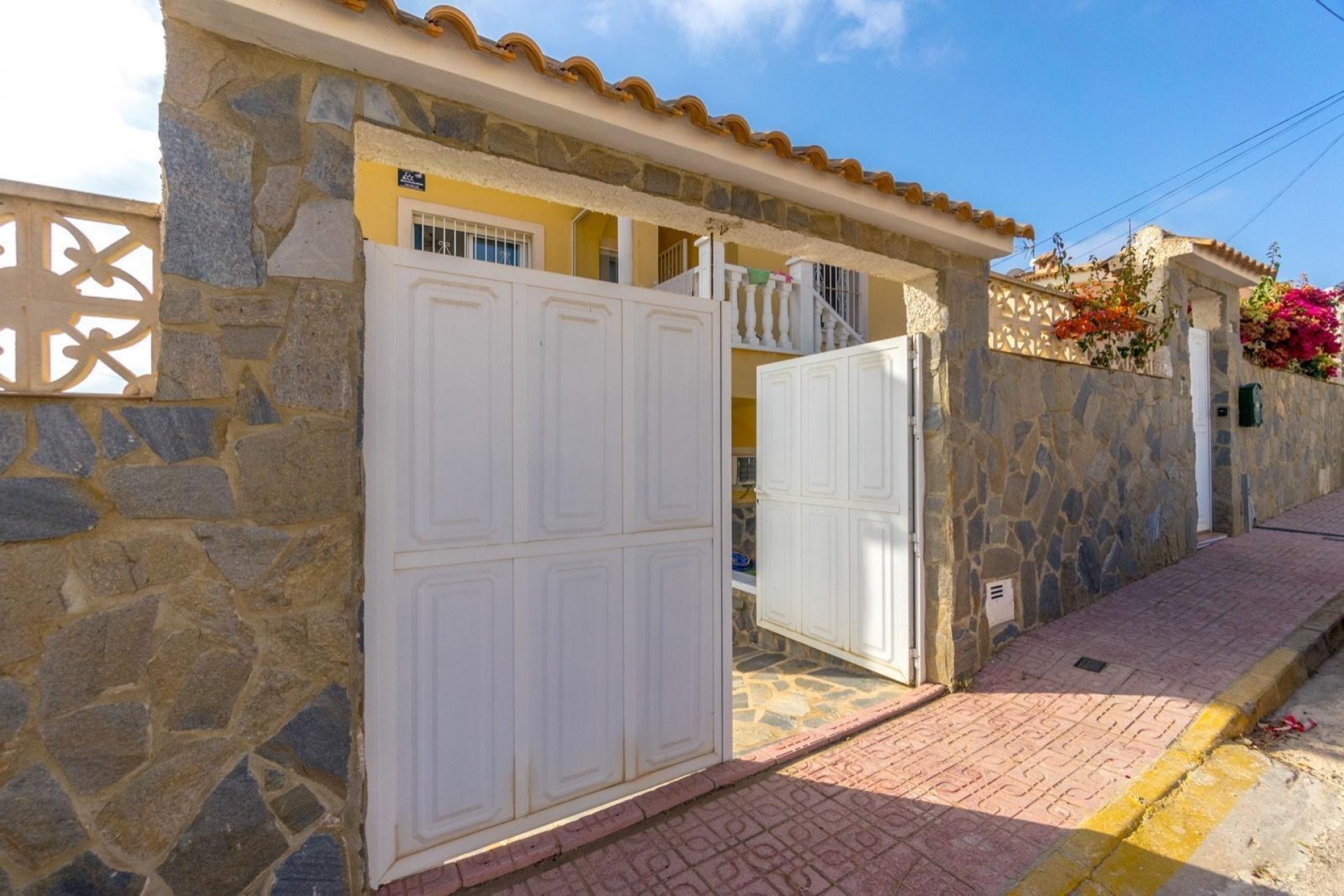 Resale - Villa -
Orihuela Costa - Villamartín