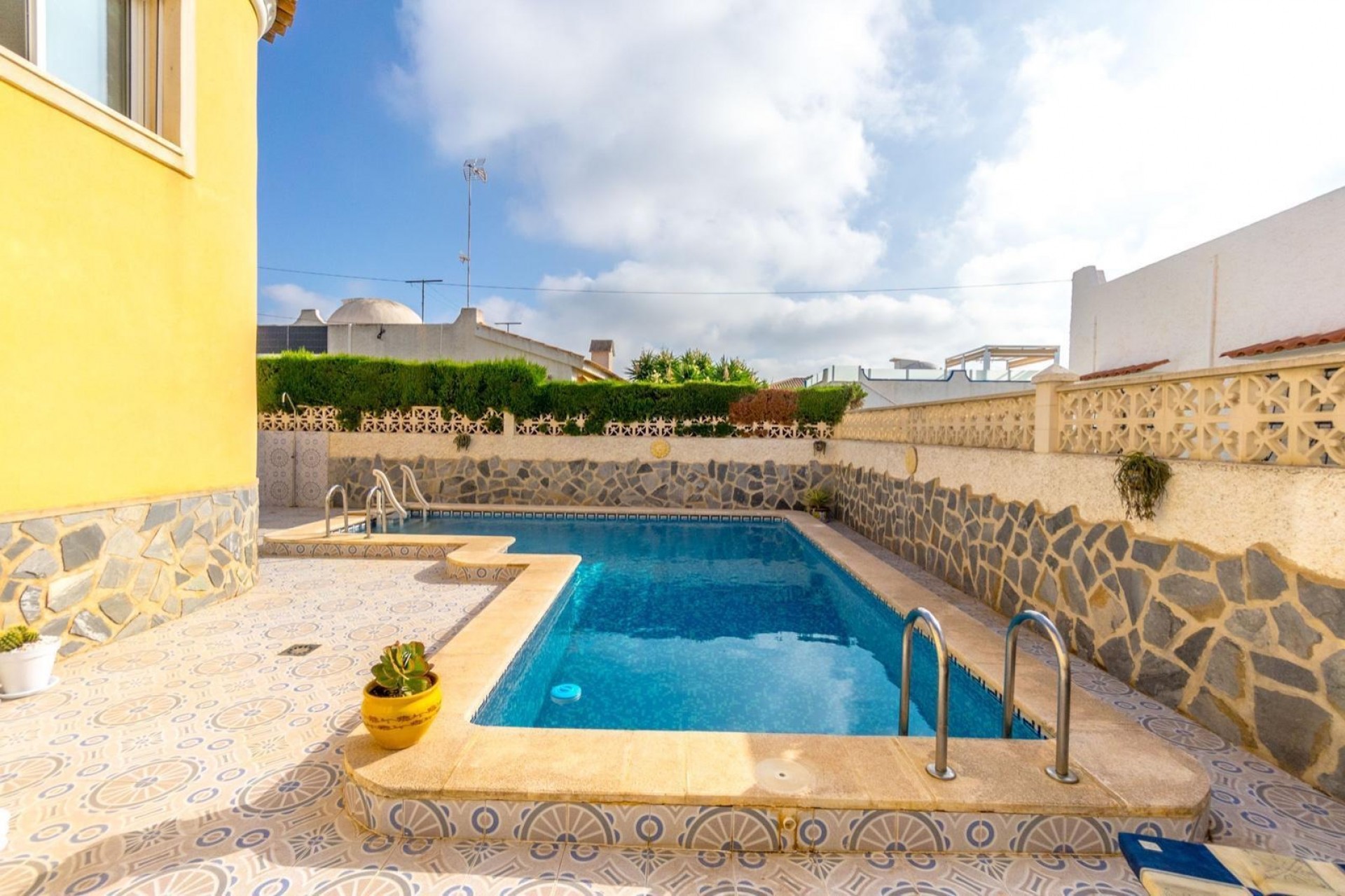 Resale - Villa -
Orihuela Costa - Villamartín