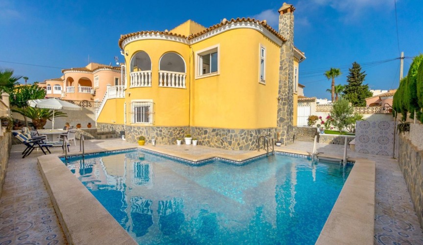 Resale - Villa -
Orihuela Costa - Villamartín