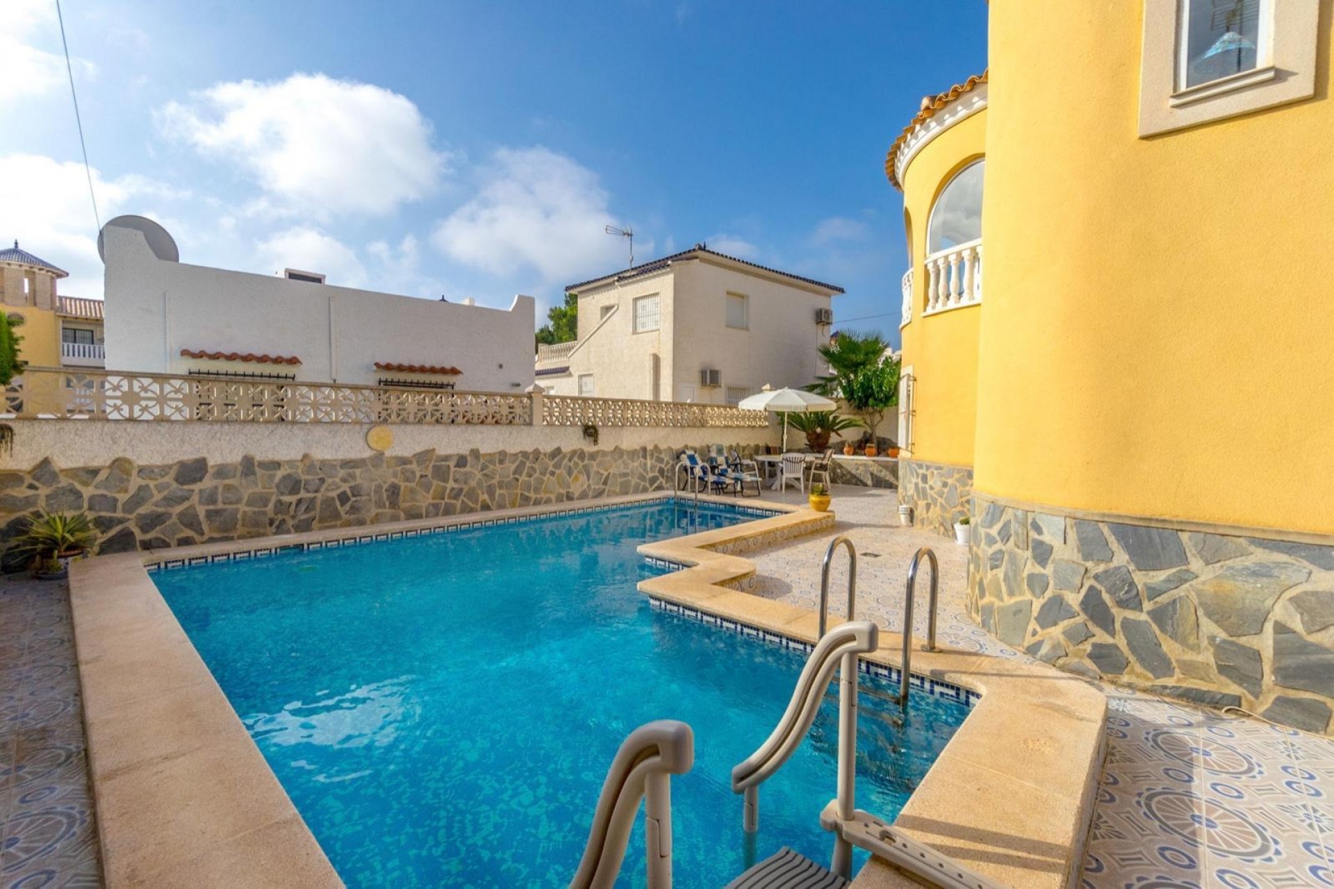 Resale - Villa -
Orihuela Costa - Villamartín