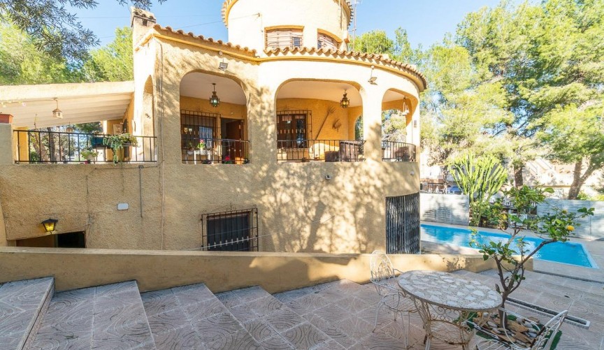 Resale - Villa -
Orihuela Costa - Villamartín