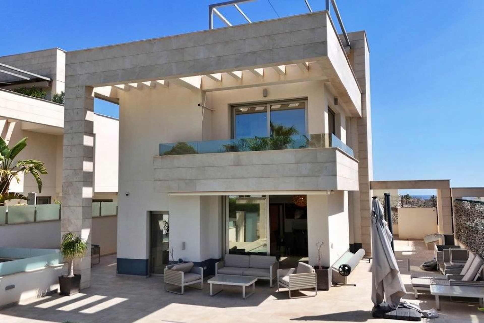 Resale - Villa -
Orihuela Costa - Villamartín