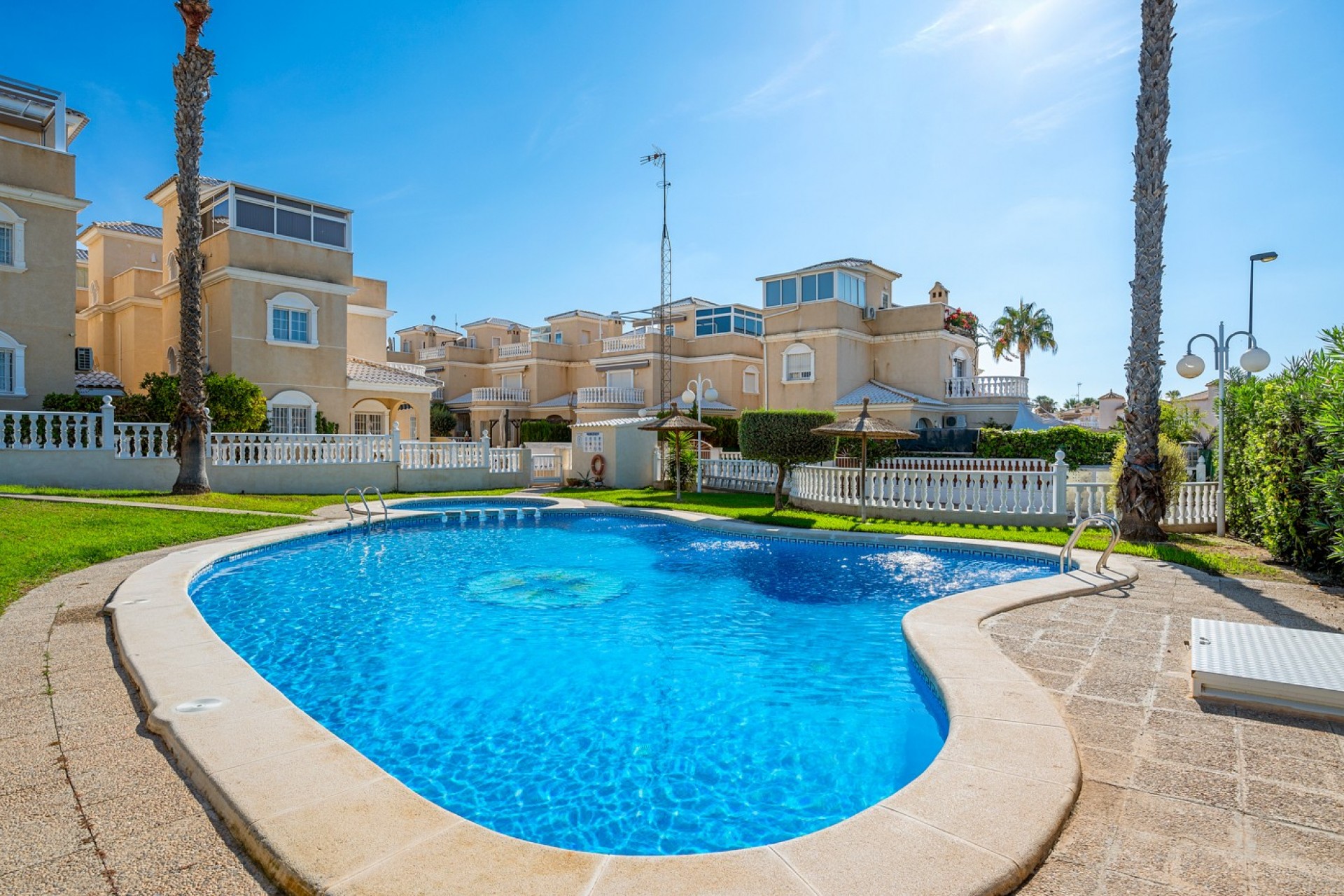 Resale - Villa -
Orihuela - Inland