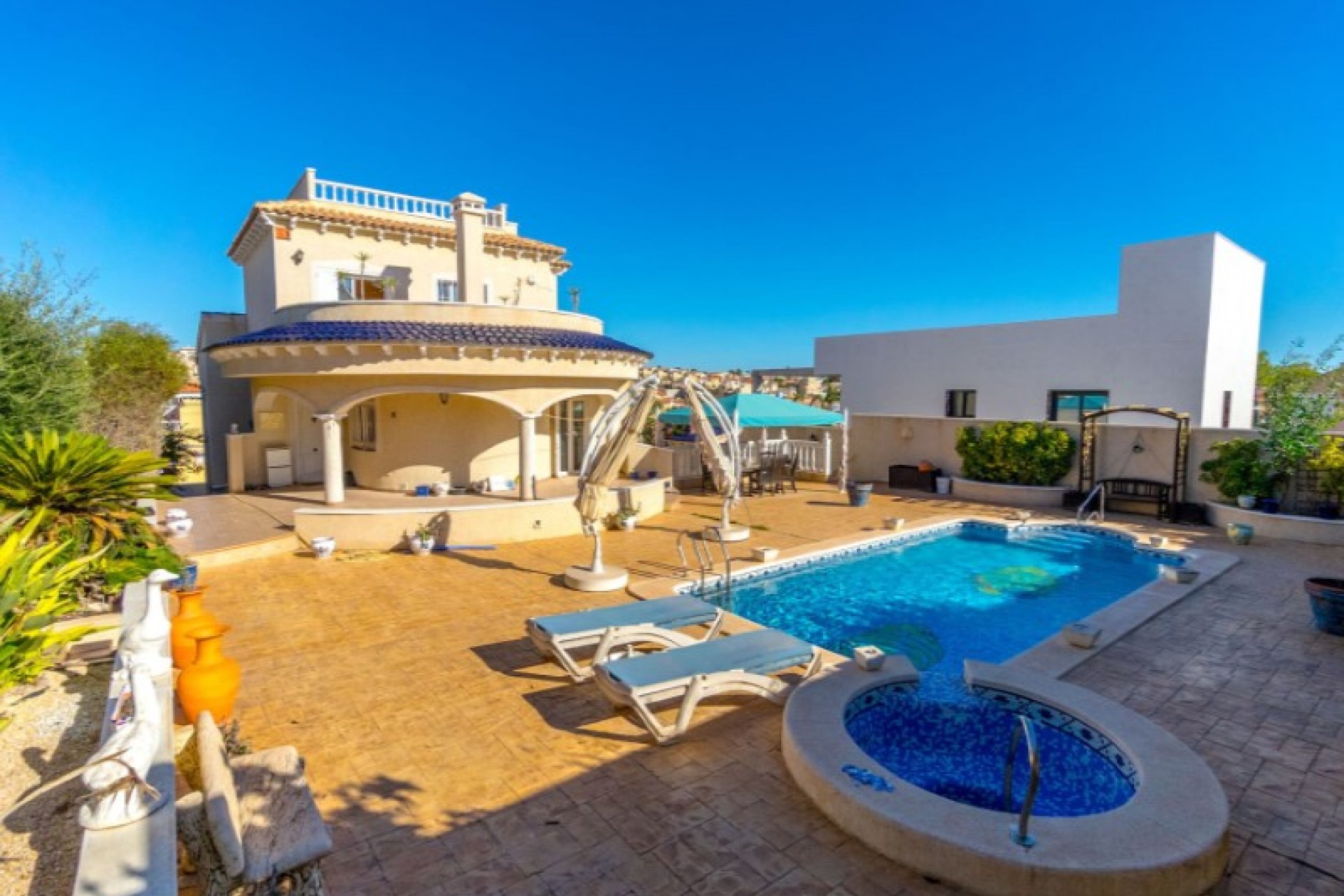 Resale - Villa -
Orihuela - Inland