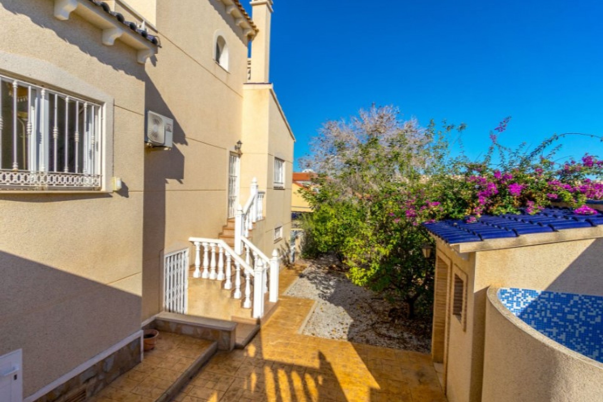 Resale - Villa -
Orihuela - Inland