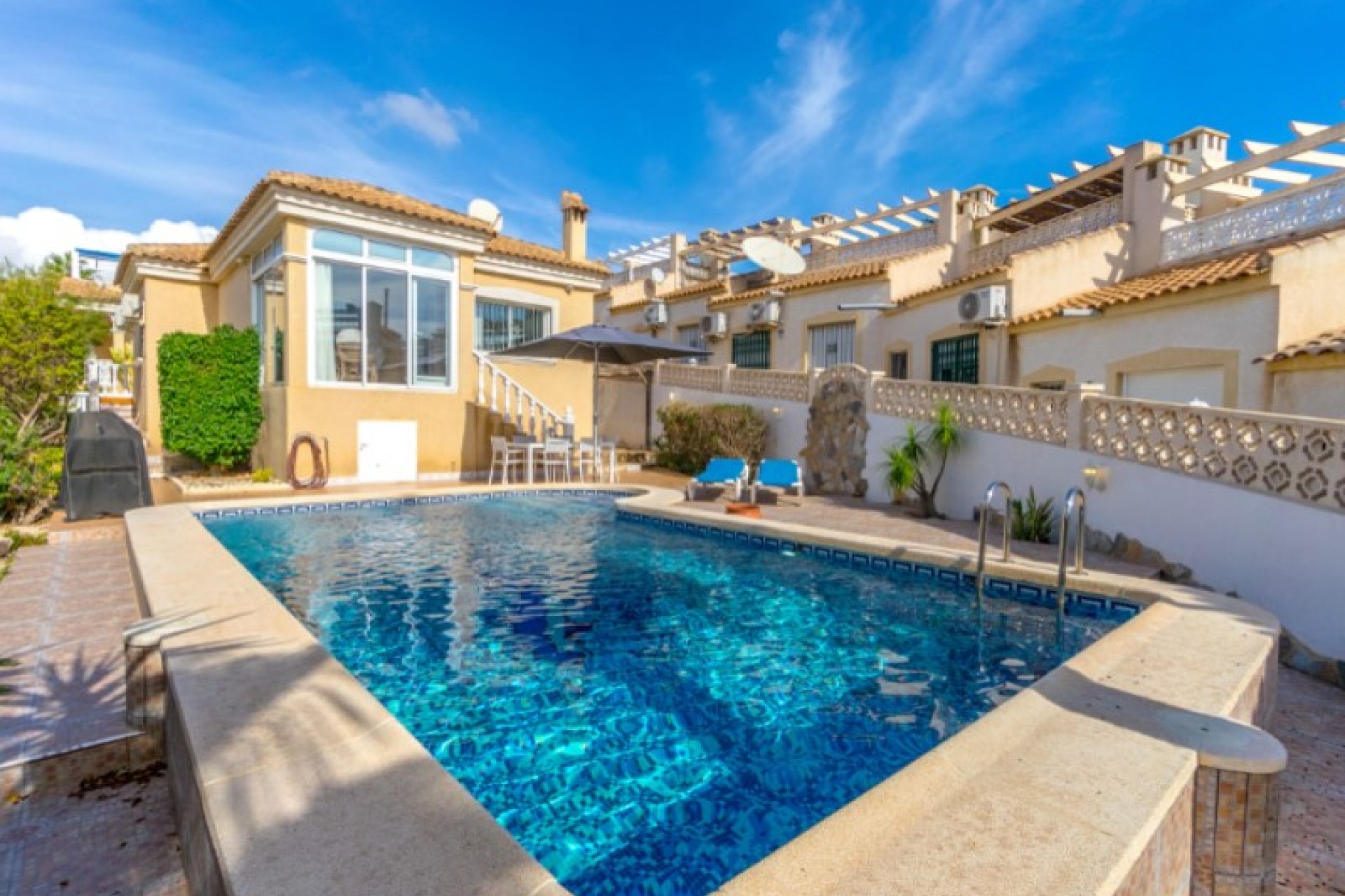 Resale - Villa -
Orihuela - Inland