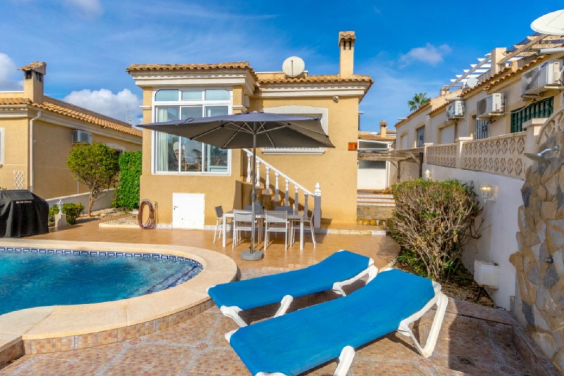 Resale - Villa -
Orihuela - Inland