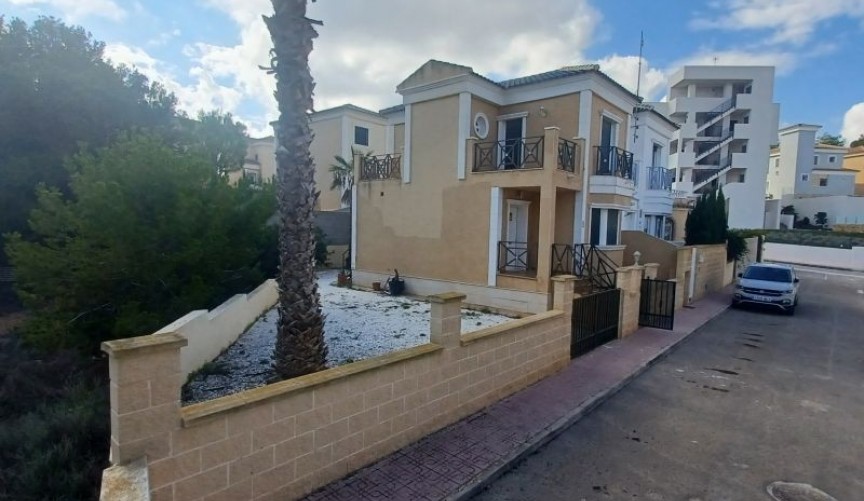 Resale - Villa -
Orihuela - Inland