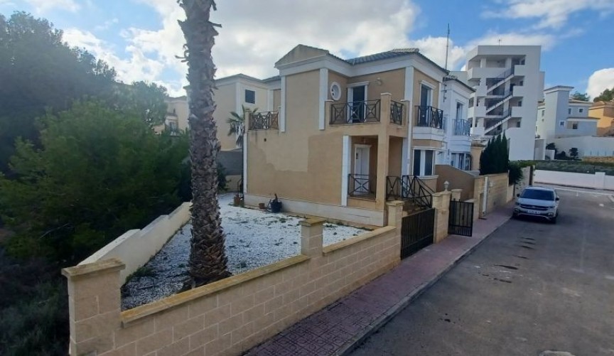 Resale - Villa -
Orihuela - Inland