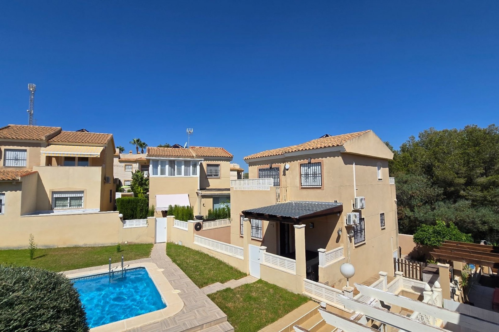 Resale - Villa -
Orihuela - Inland