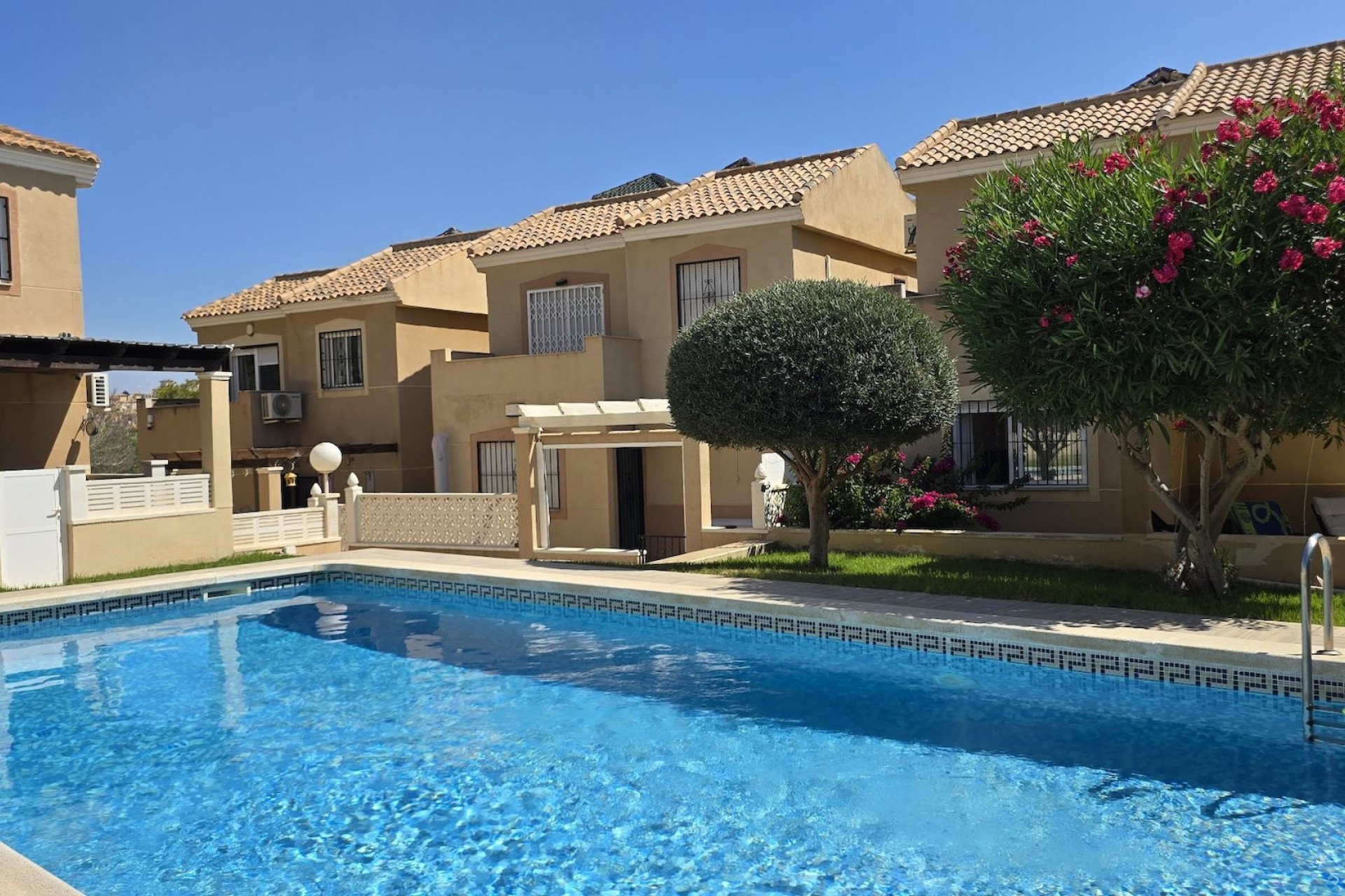Resale - Villa -
Orihuela - Inland