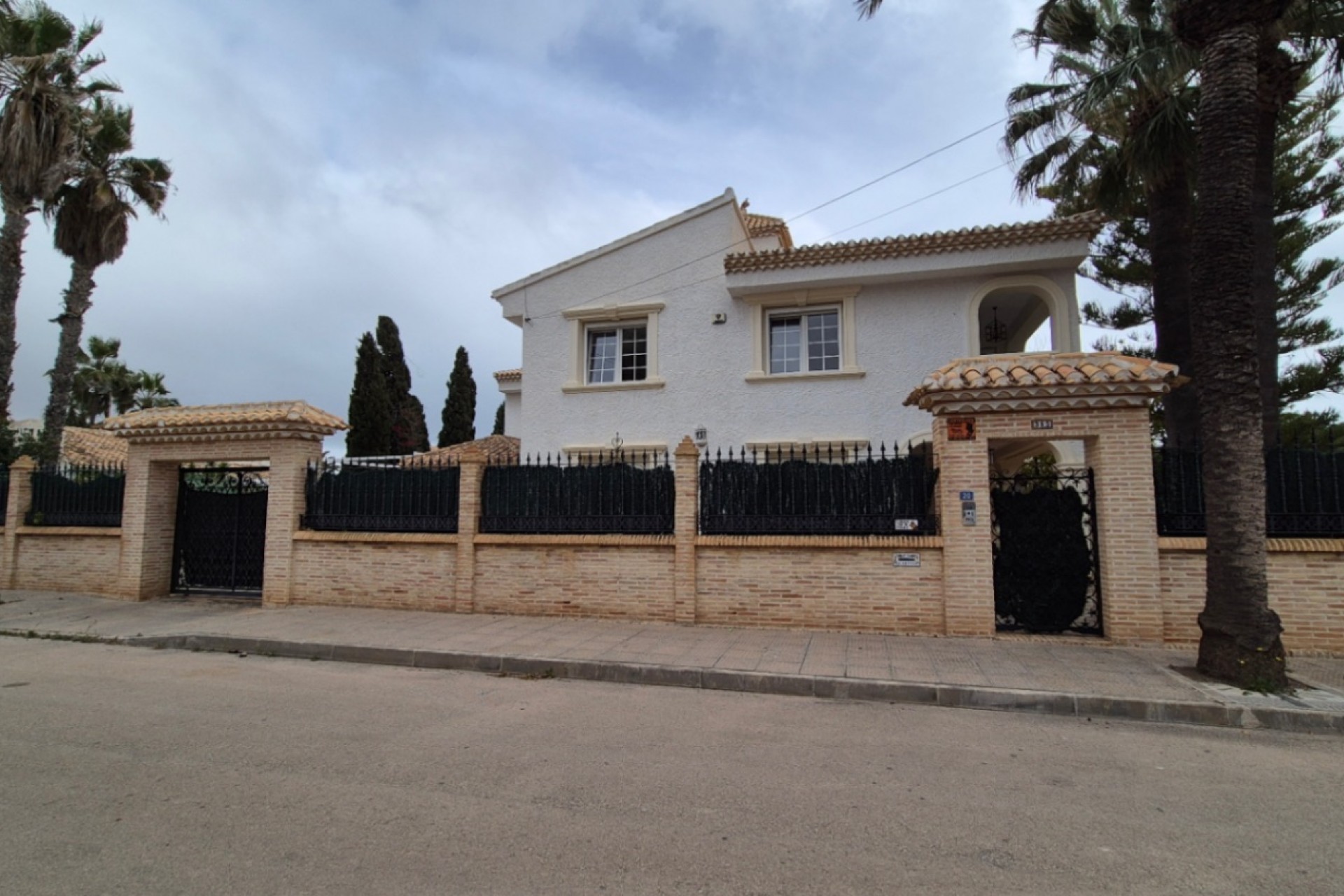 Resale - Villa -
Orihuela - Inland