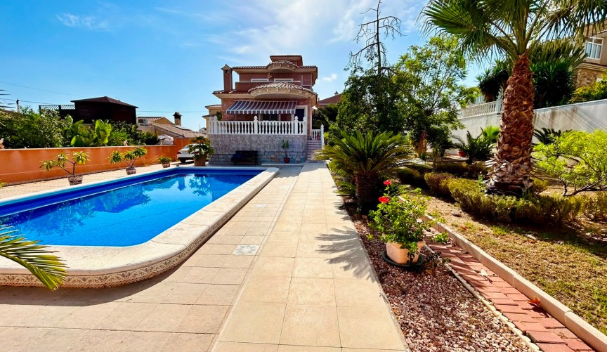 Resale - Villa -
Orihuela - Inland