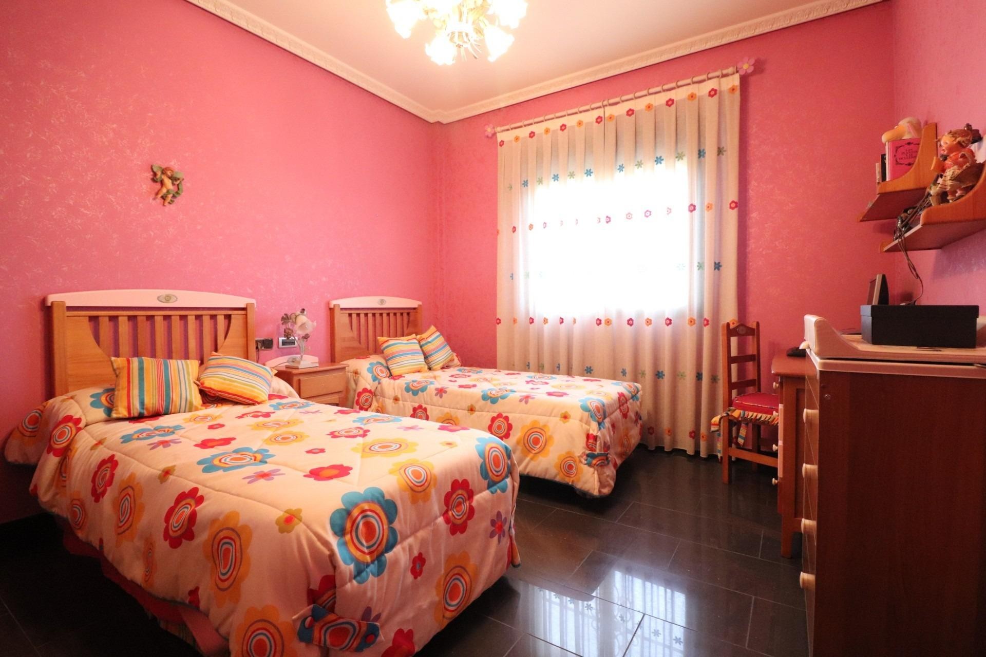 Resale - Villa -
Orihuela - La Campaneta