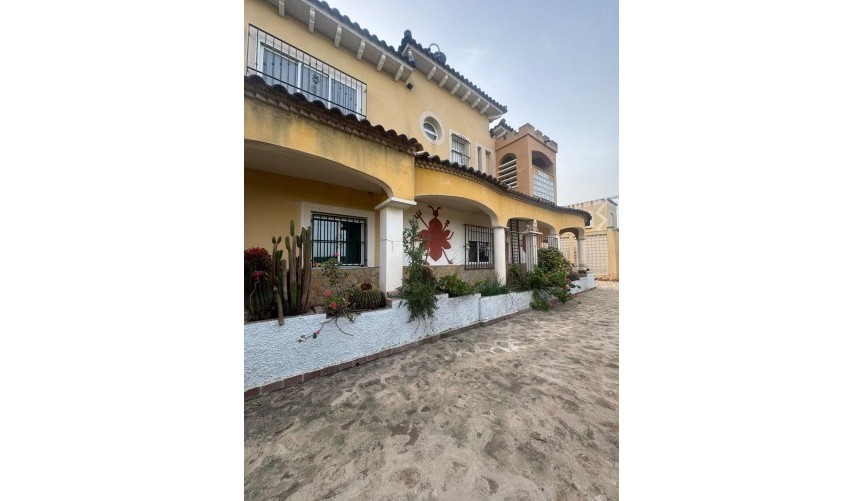 Resale - Villa -
Orihuela - La Campaneta