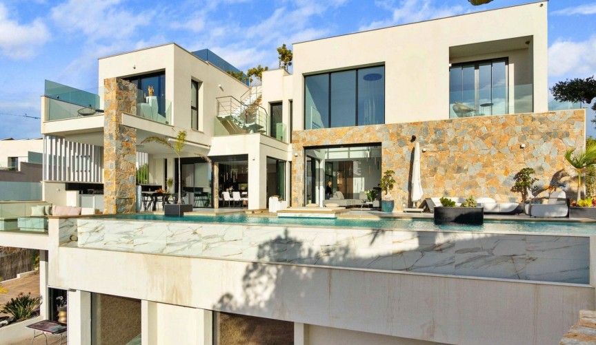 Resale - Villa -
Orihuela - Las Colinas Golf