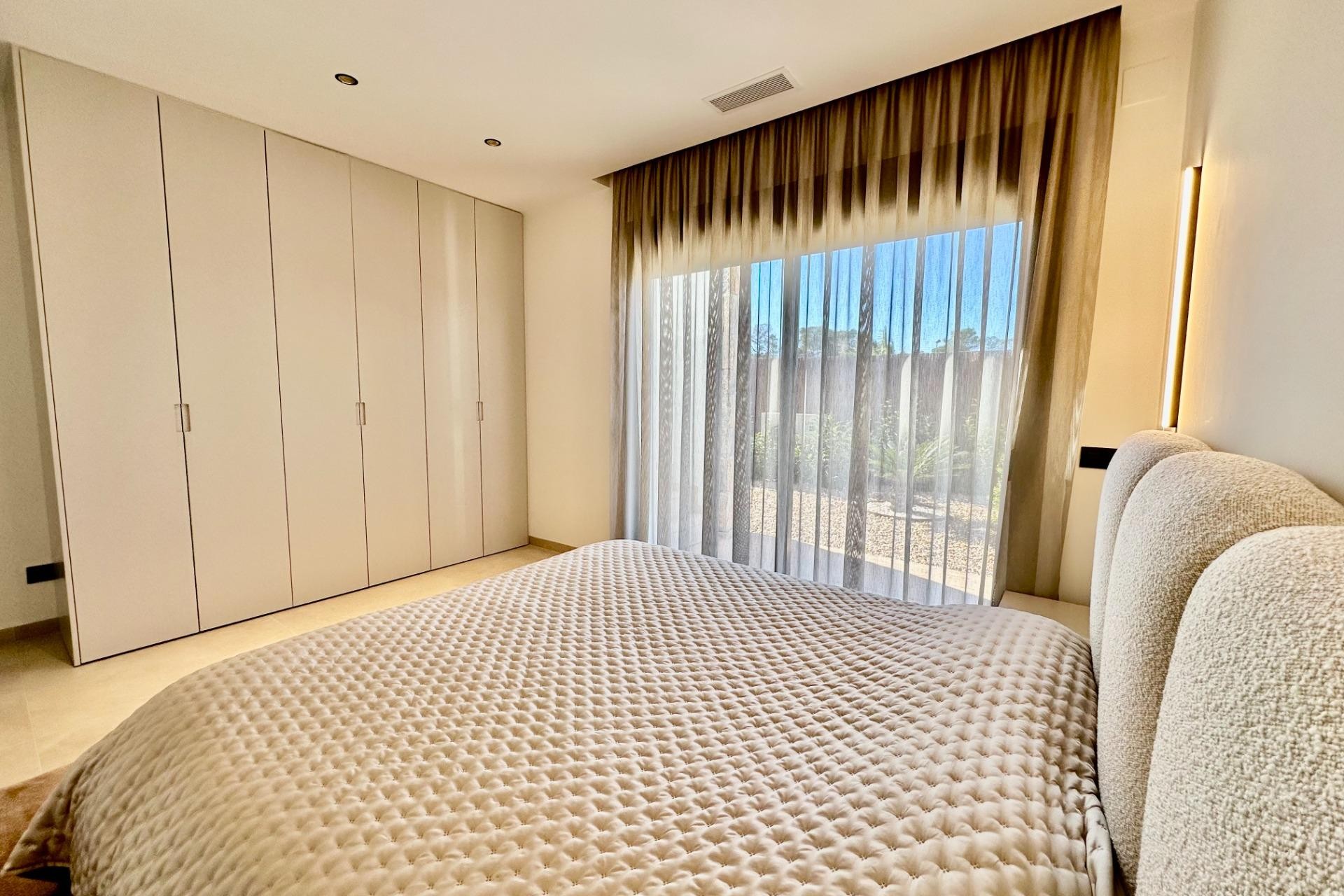 Resale - Villa -
Orihuela - Las Colinas Golf