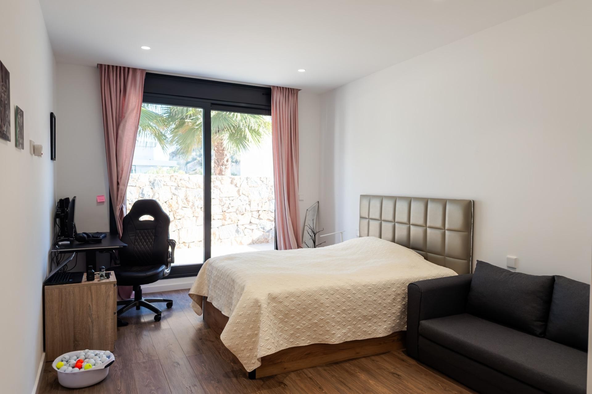 Resale - Villa -
Orihuela - Las Colinas Golf