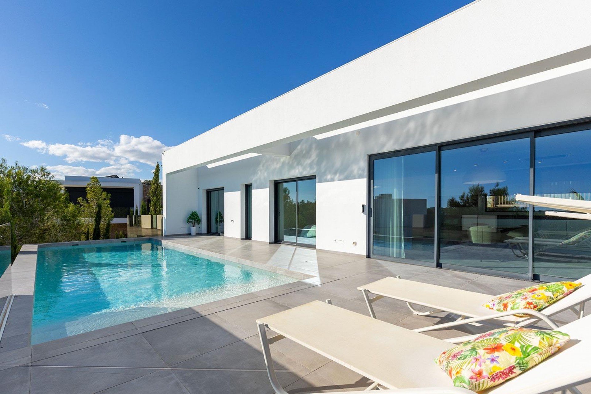 Resale - Villa -
Orihuela - Las Colinas Golf