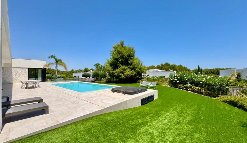 Resale - Villa -
Orihuela - Las Colinas Golf
