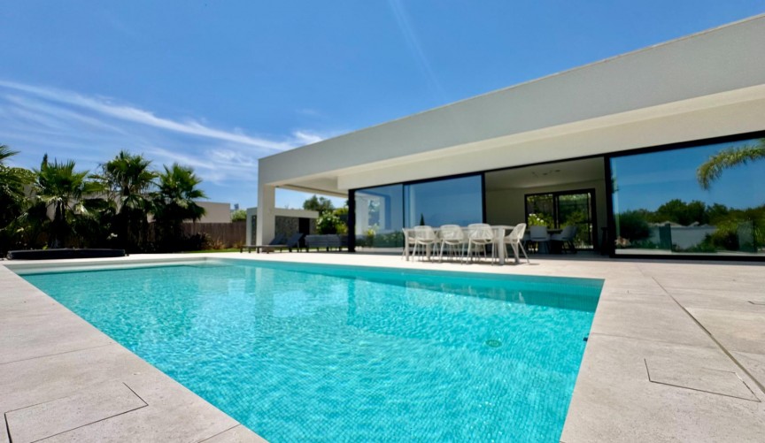 Resale - Villa -
Orihuela - Las Colinas Golf