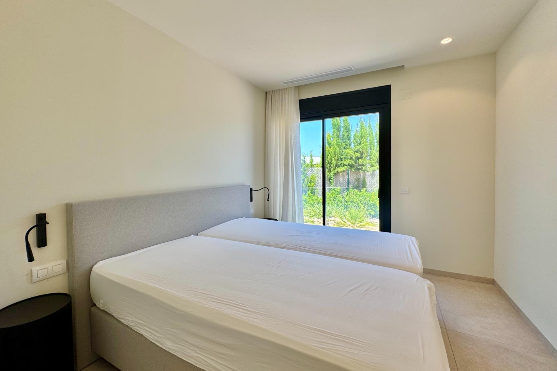 Resale - Villa -
Orihuela - Las Colinas Golf