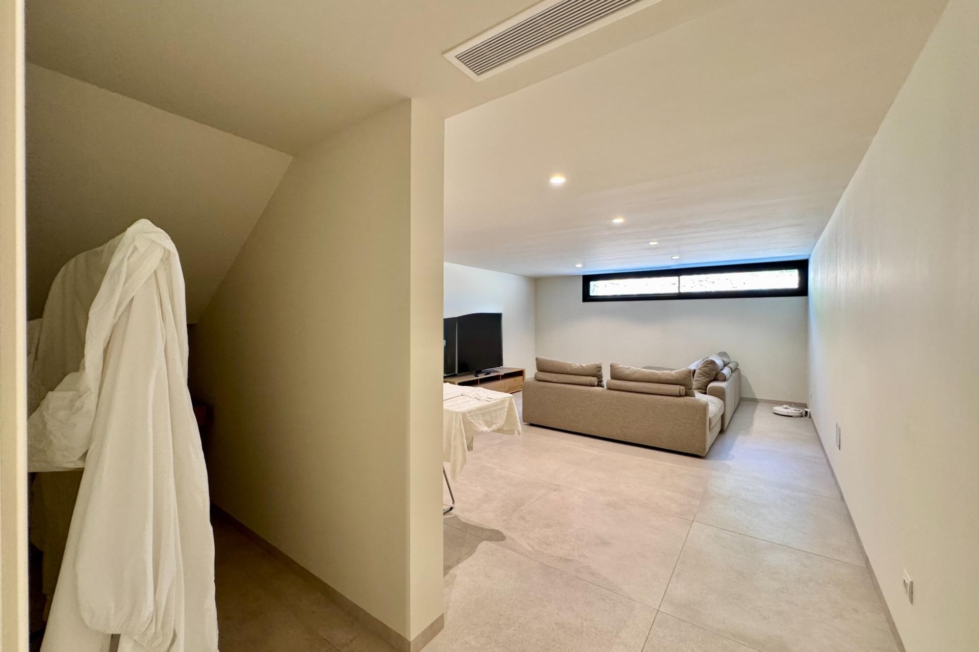 Resale - Villa -
Orihuela - Las Colinas Golf