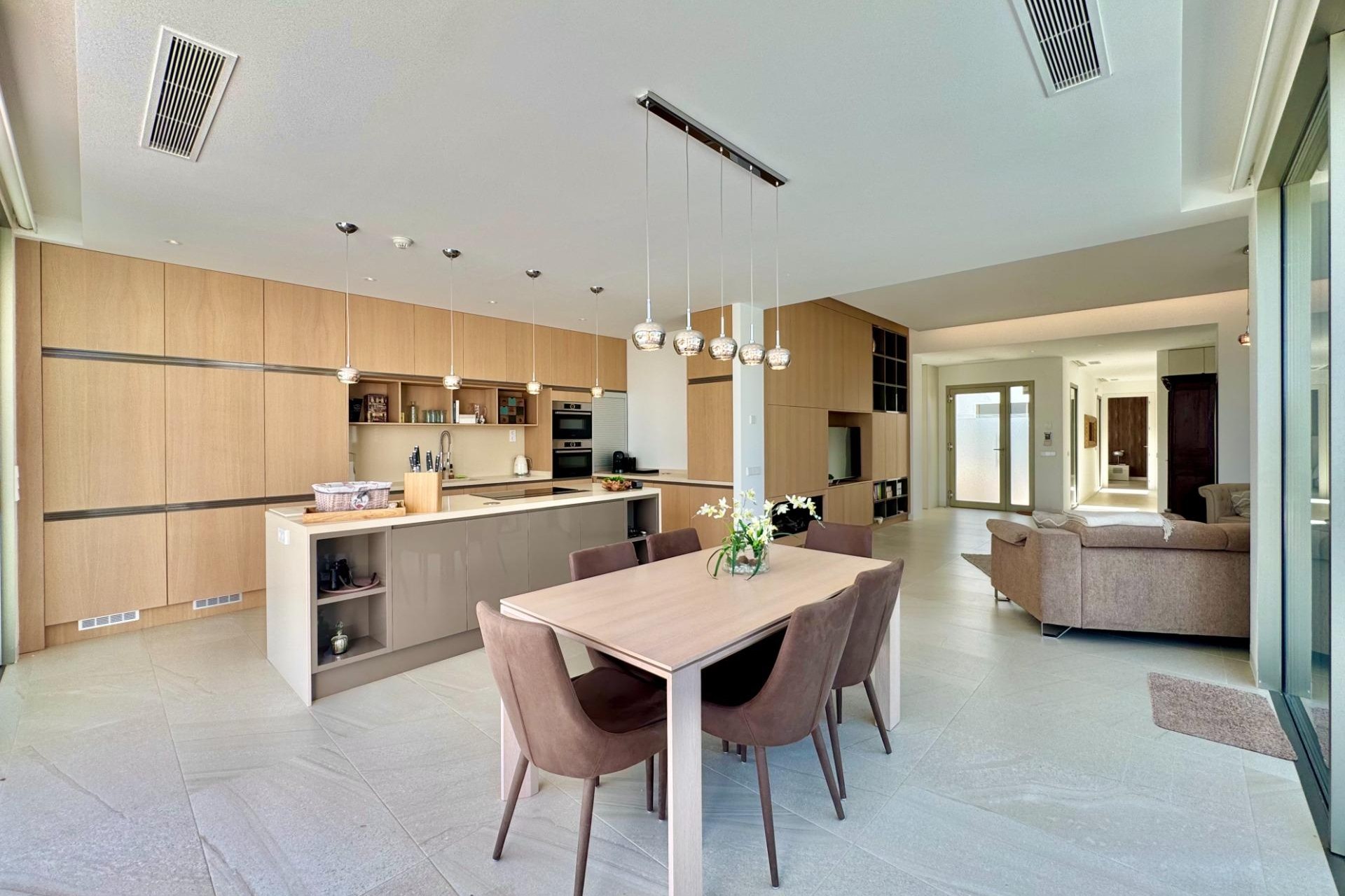 Resale - Villa -
Orihuela - Las Colinas Golf