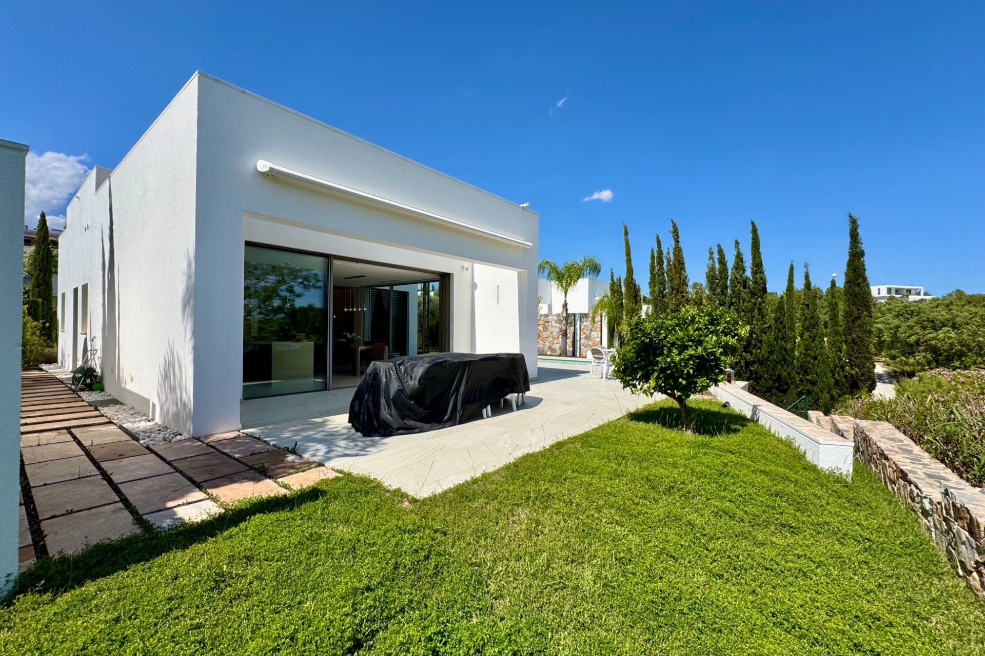Resale - Villa -
Orihuela - Las Colinas Golf
