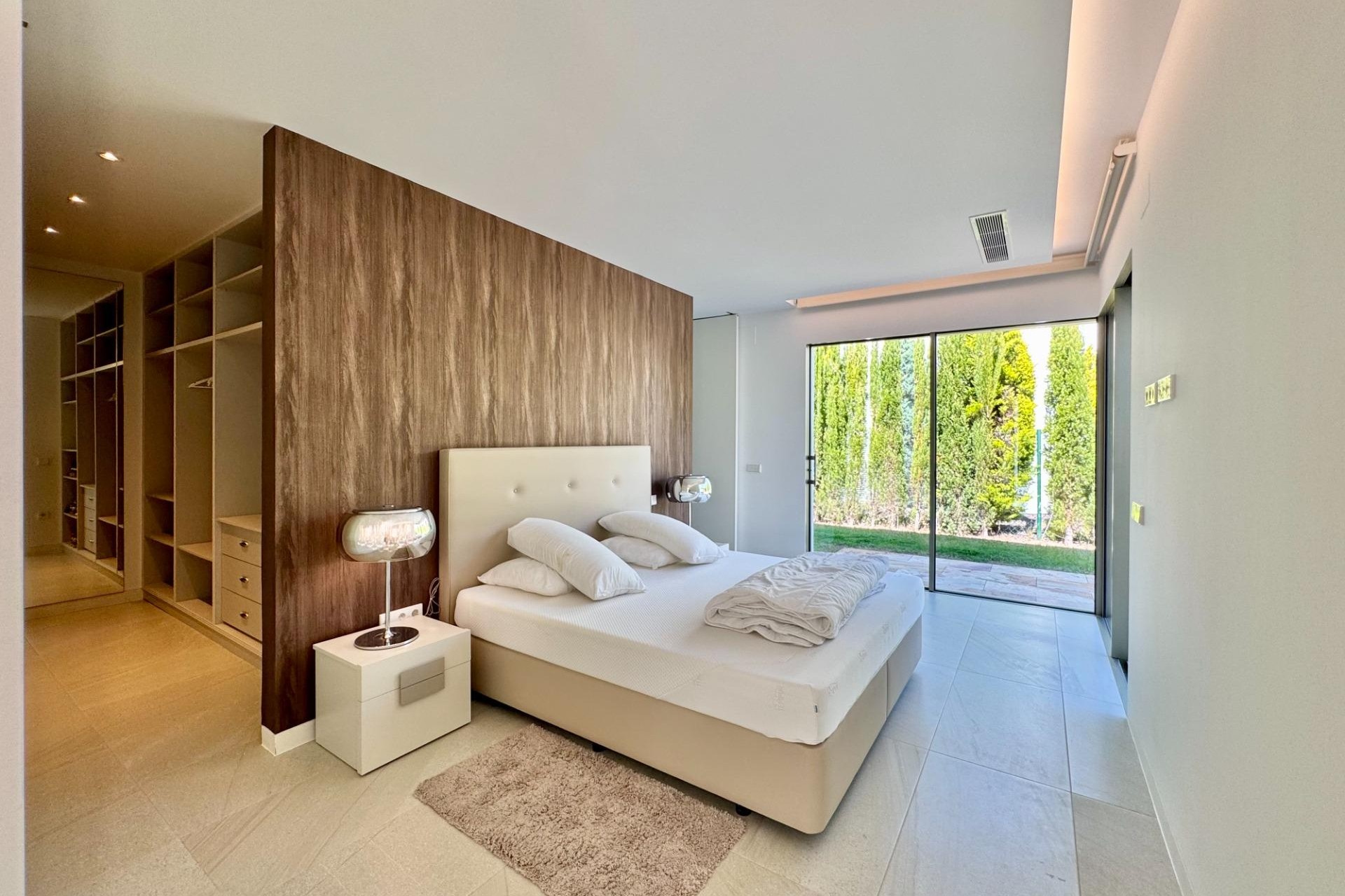 Resale - Villa -
Orihuela - Las Colinas Golf