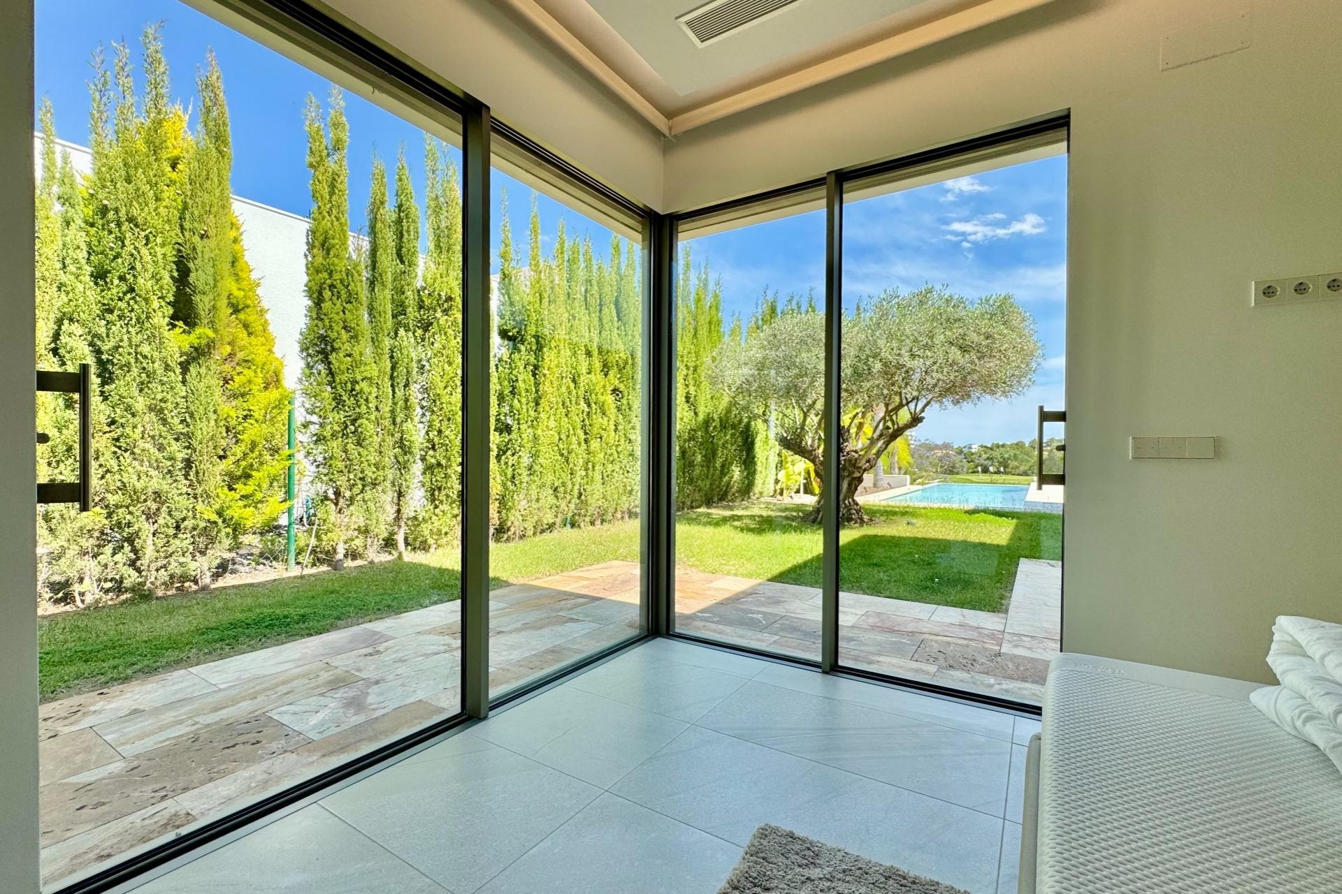 Resale - Villa -
Orihuela - Las Colinas Golf
