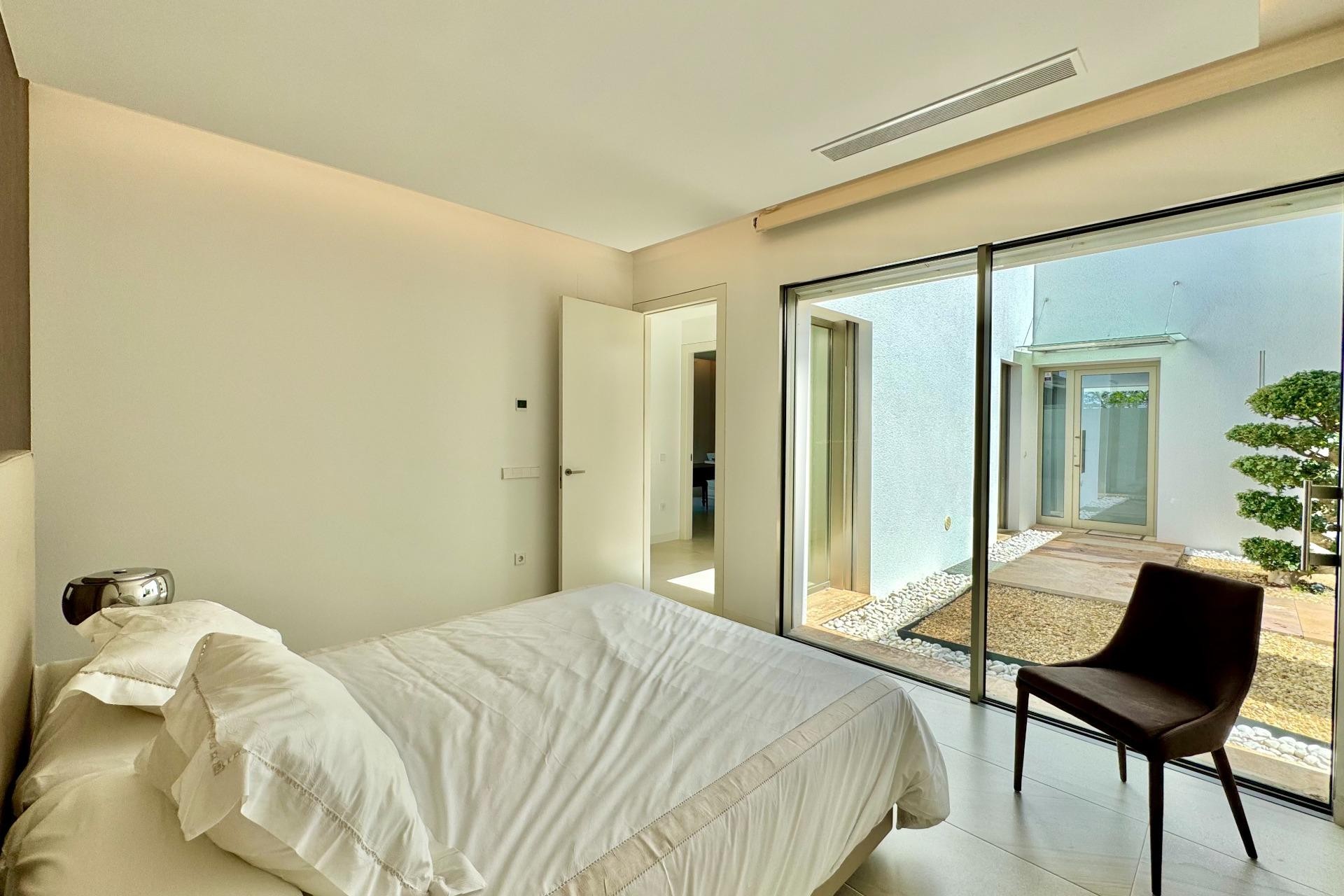 Resale - Villa -
Orihuela - Las Colinas Golf