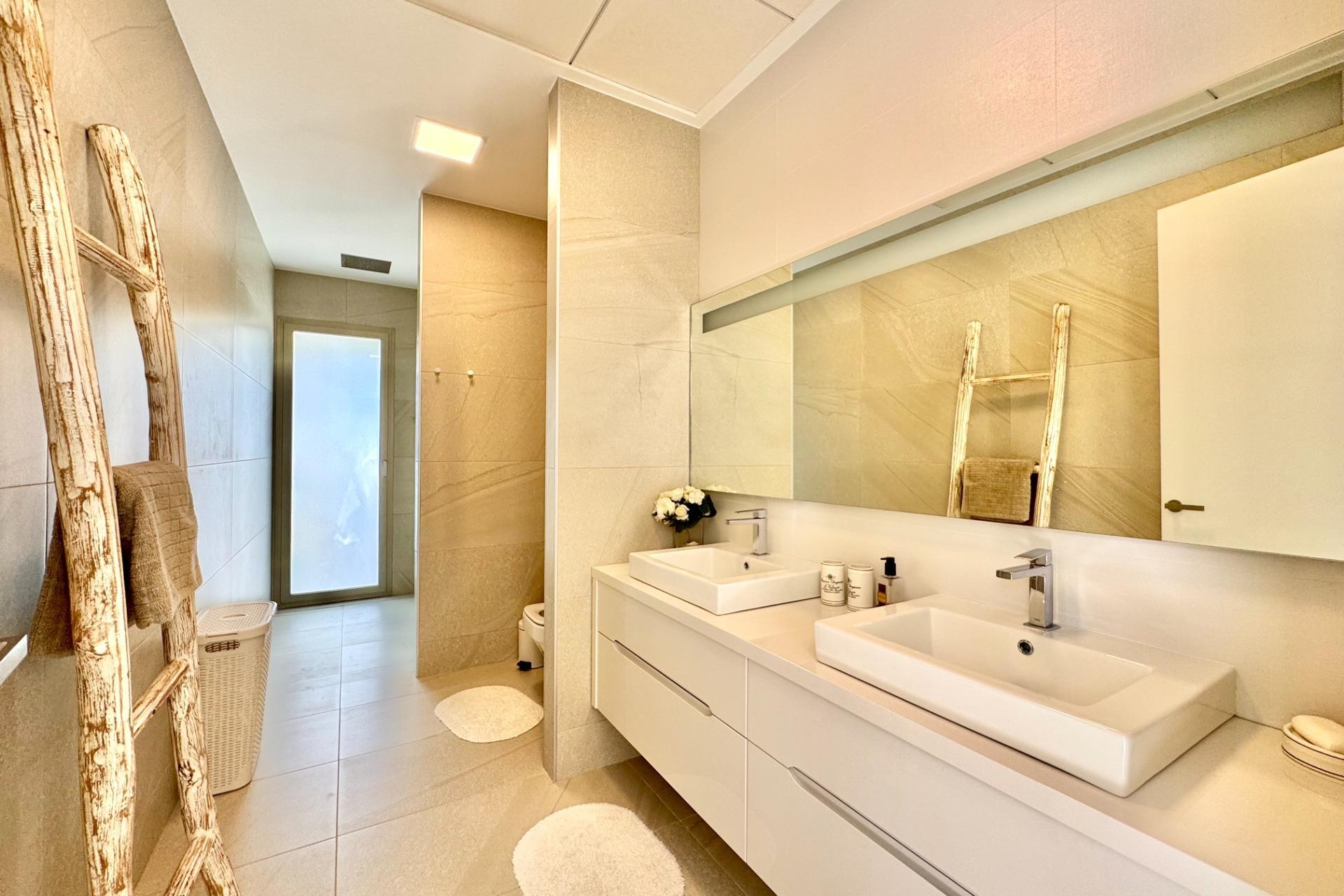 Resale - Villa -
Orihuela - Las Colinas Golf
