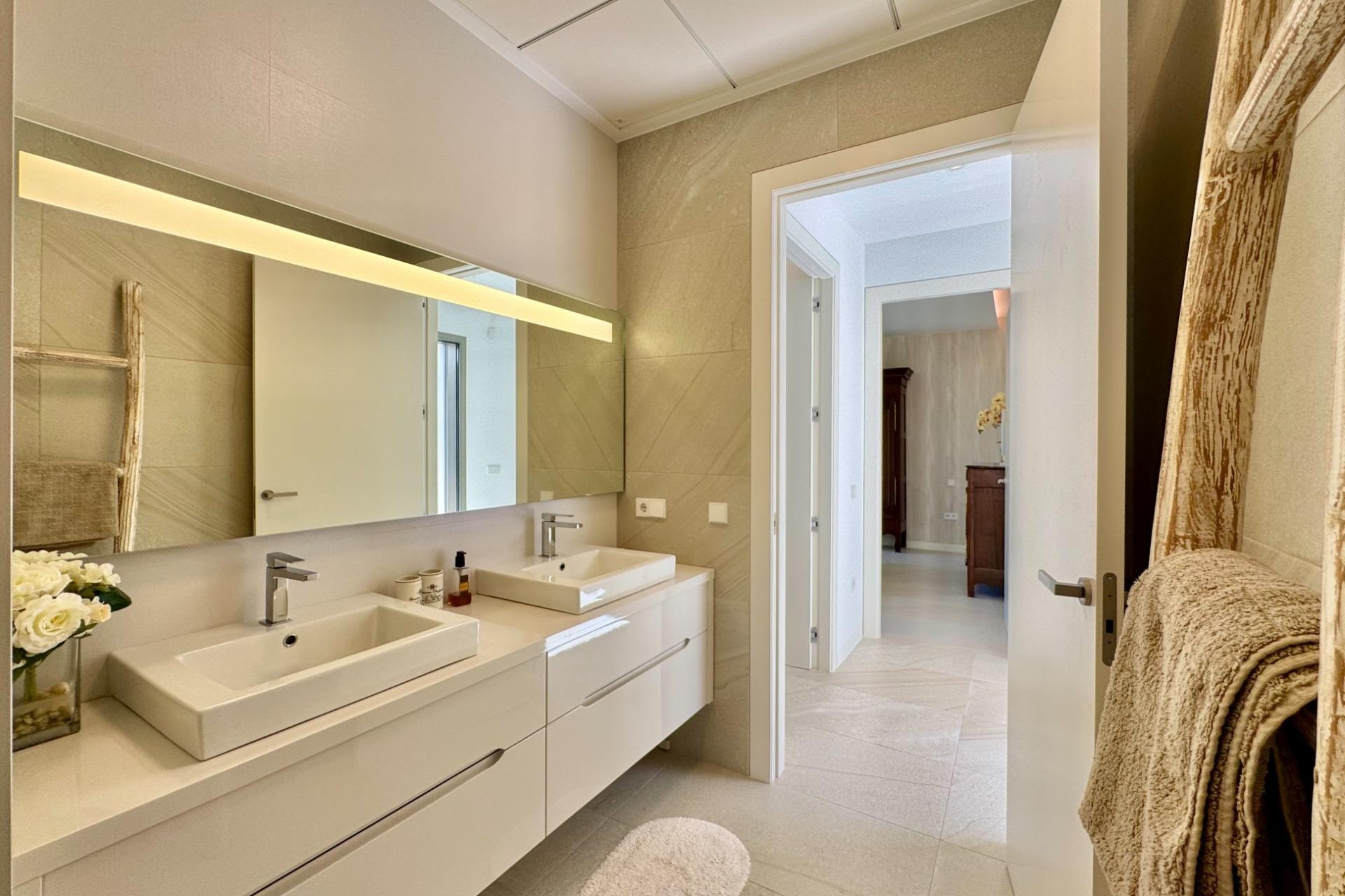 Resale - Villa -
Orihuela - Las Colinas Golf
