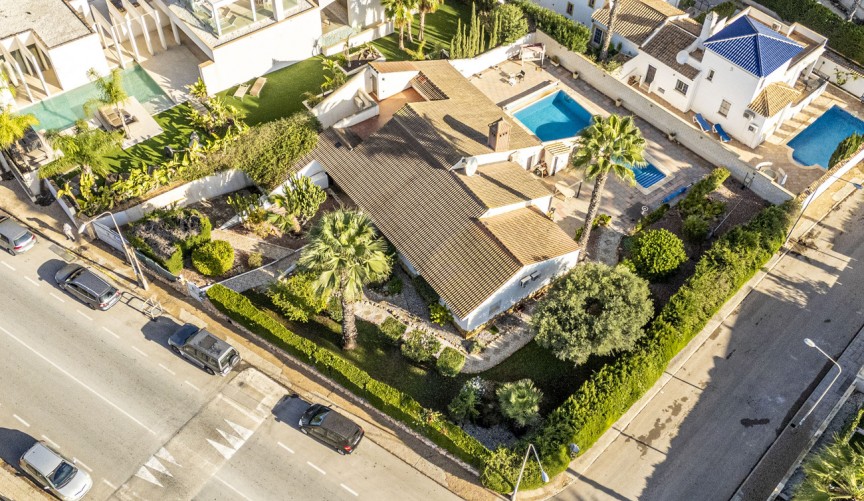 Resale - Villa -
Orihuela