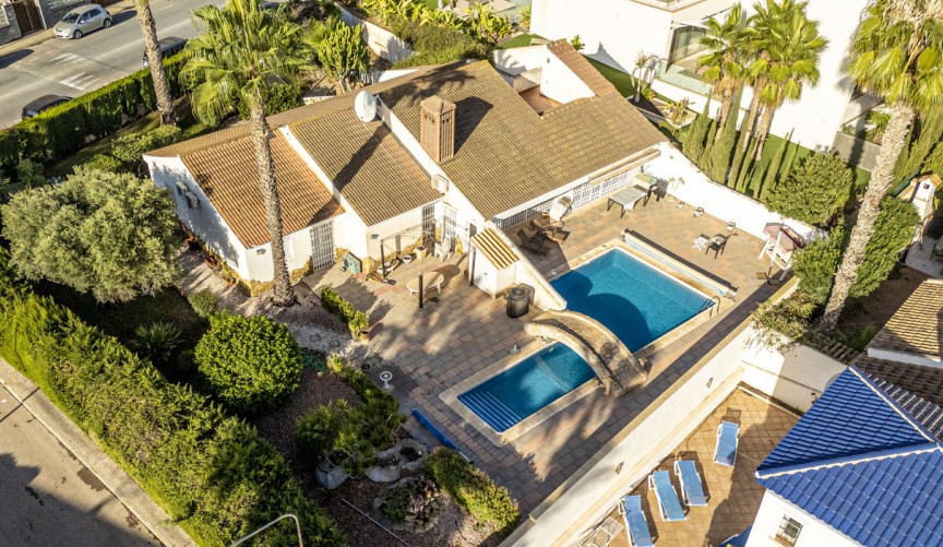 Resale - Villa -
Orihuela