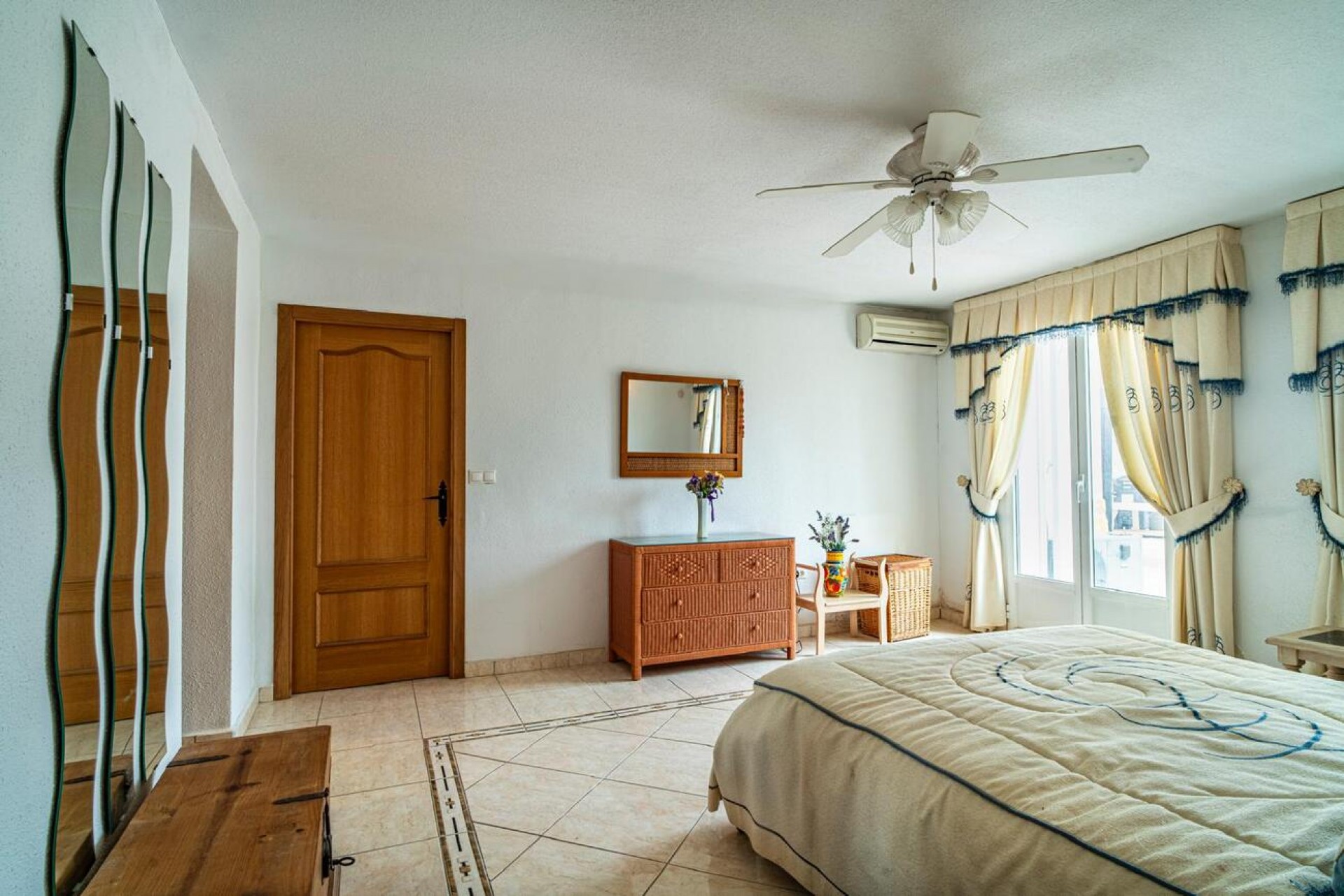 Resale - Villa -
Orihuela