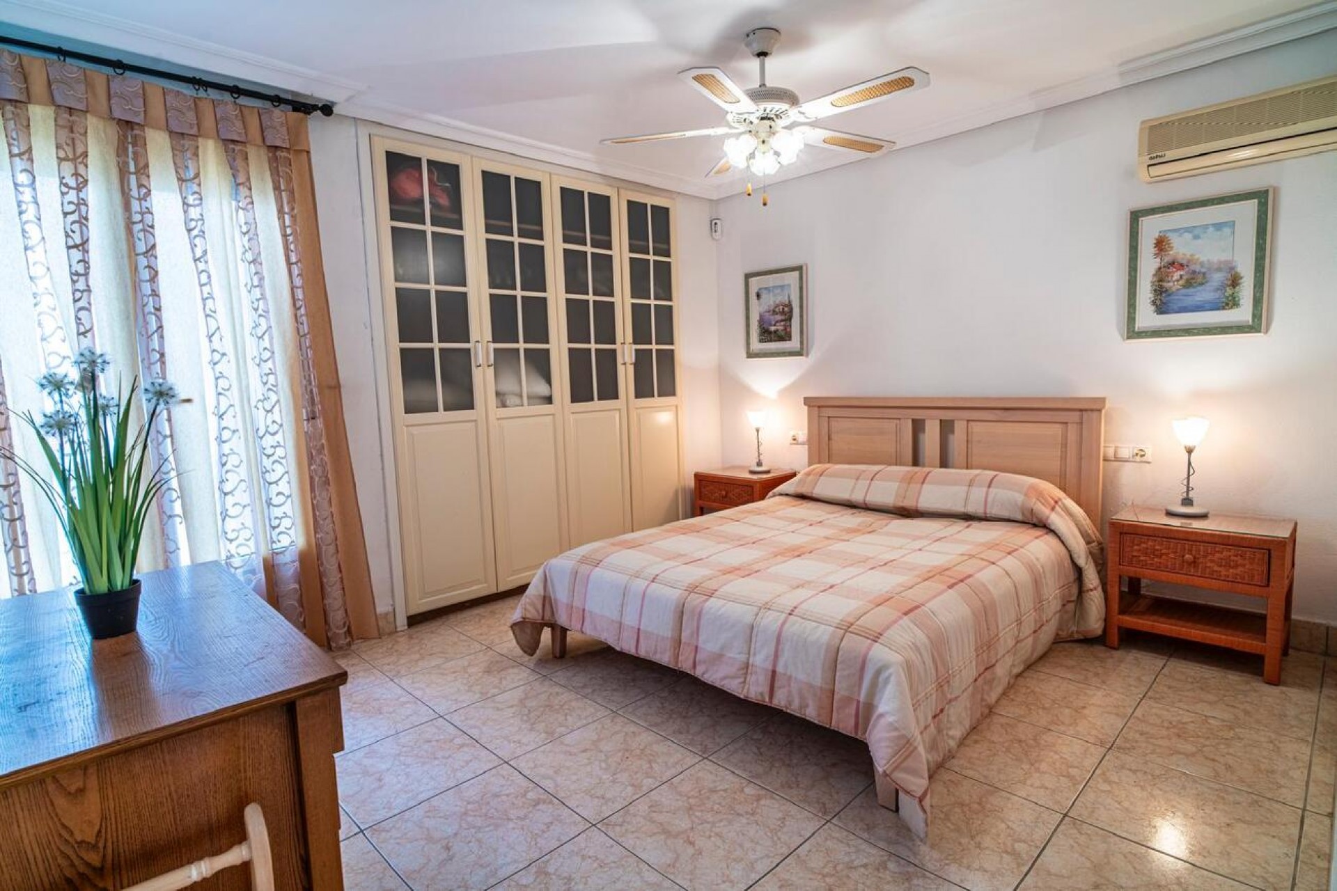 Resale - Villa -
Orihuela