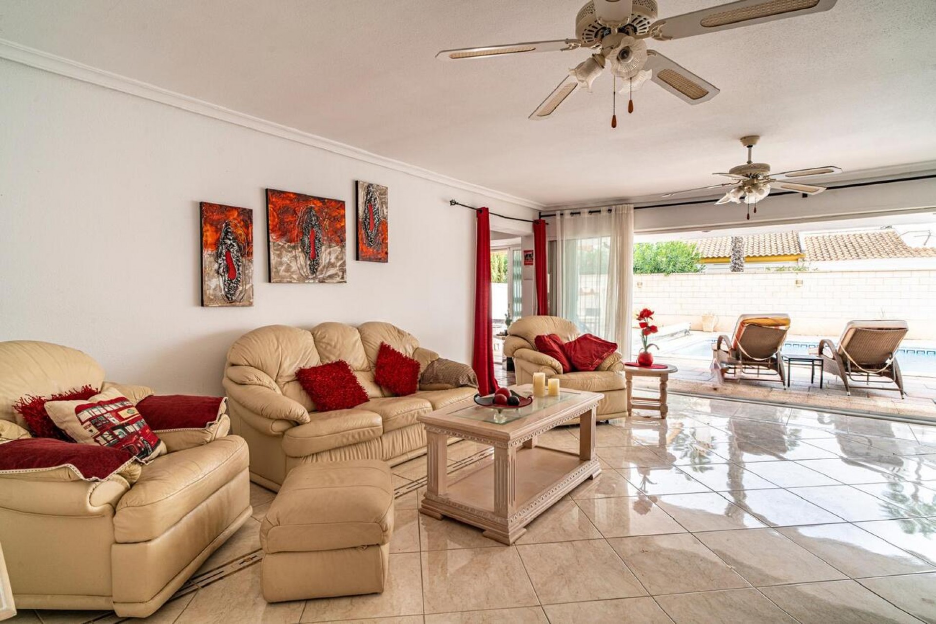 Resale - Villa -
Orihuela