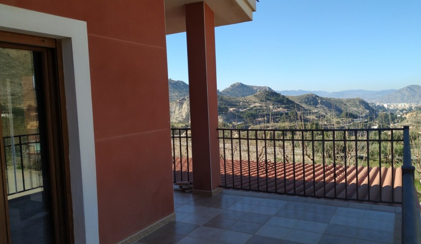 Resale - Villa -
Petrer - Inland