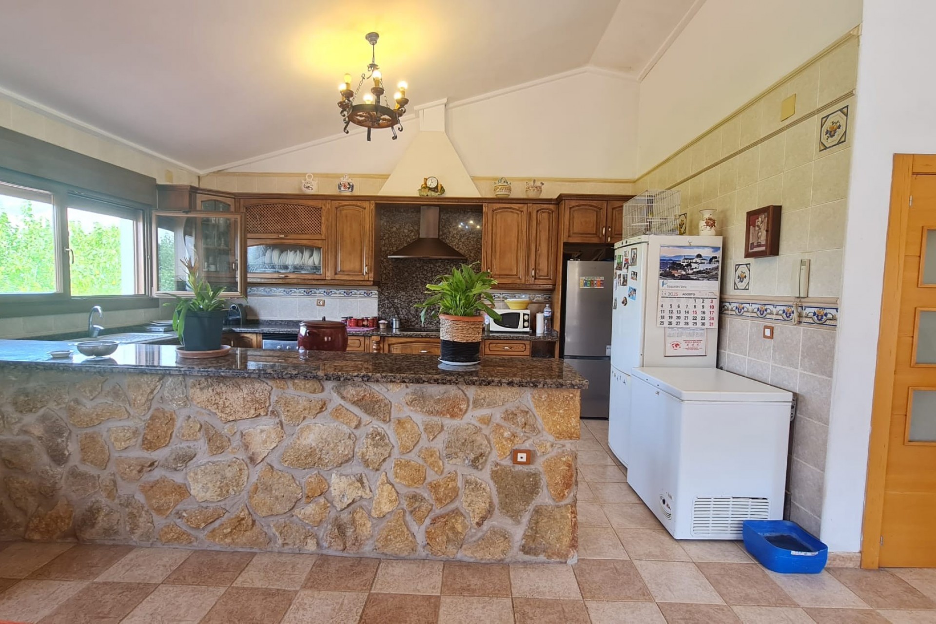 Resale - Villa -
Petrer - Inland