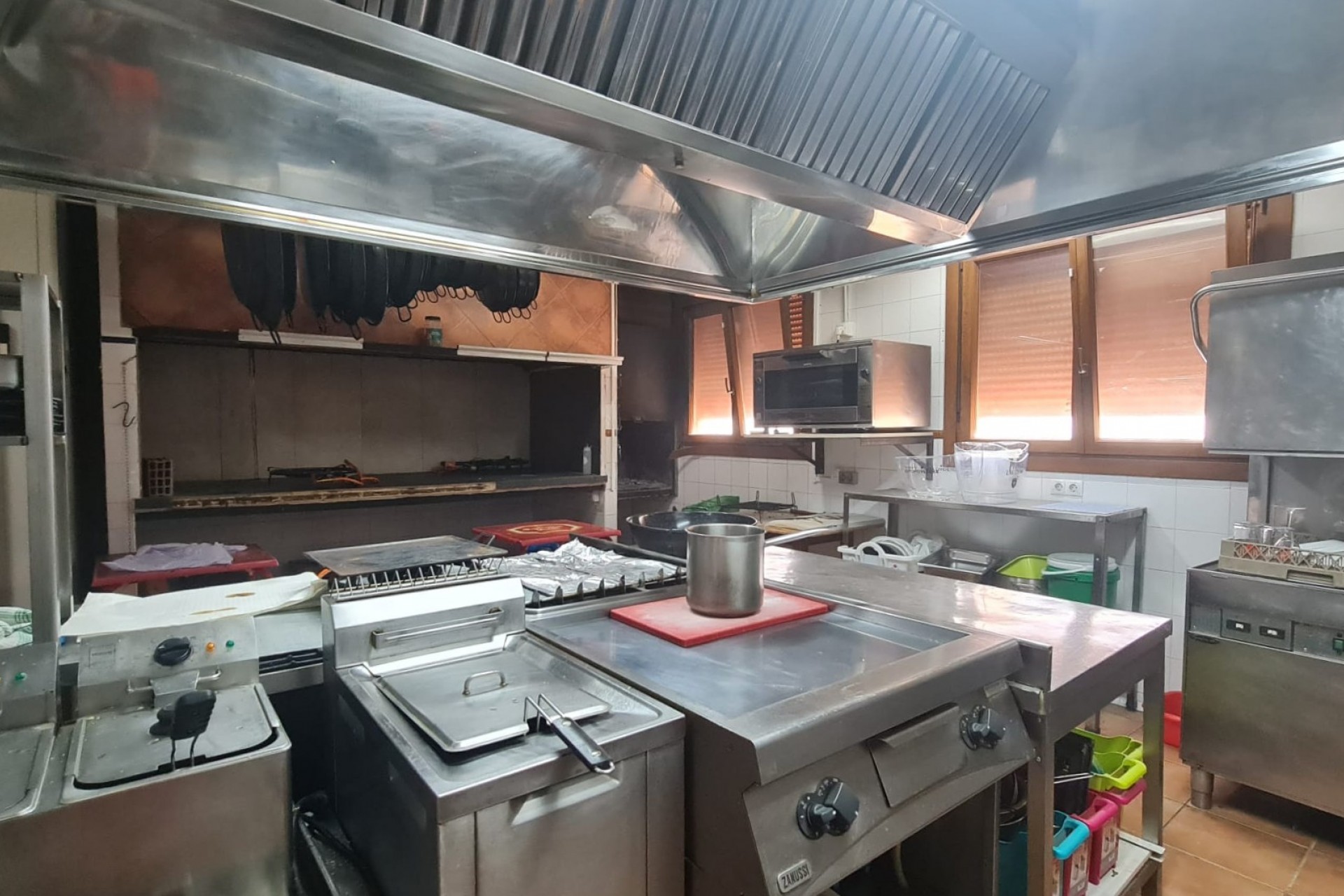 Resale - Villa -
Petrer - Inland