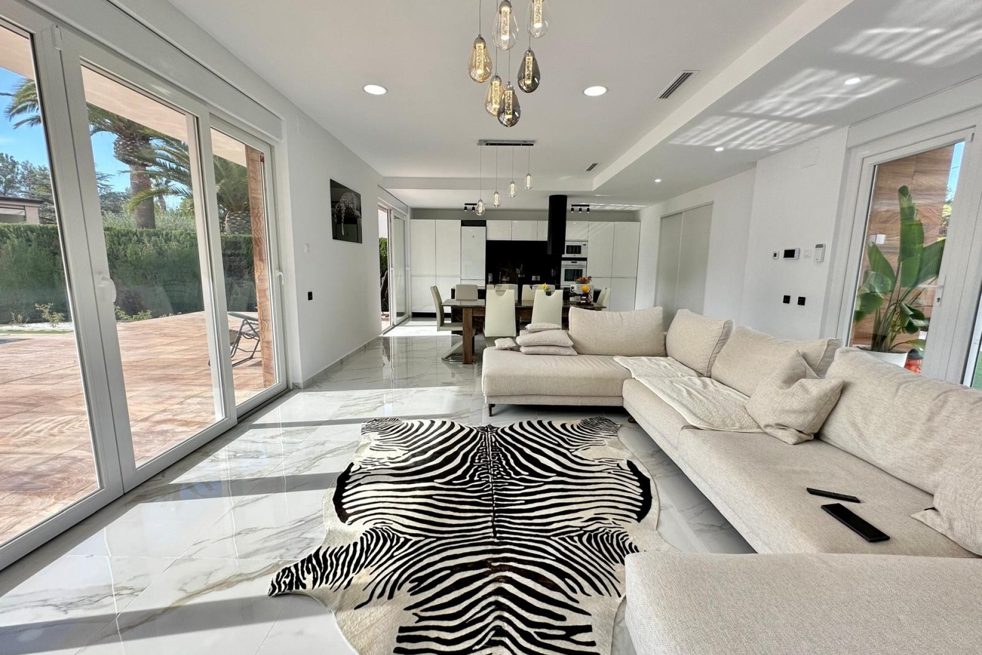 Resale - Villa -
Petrer - Inland