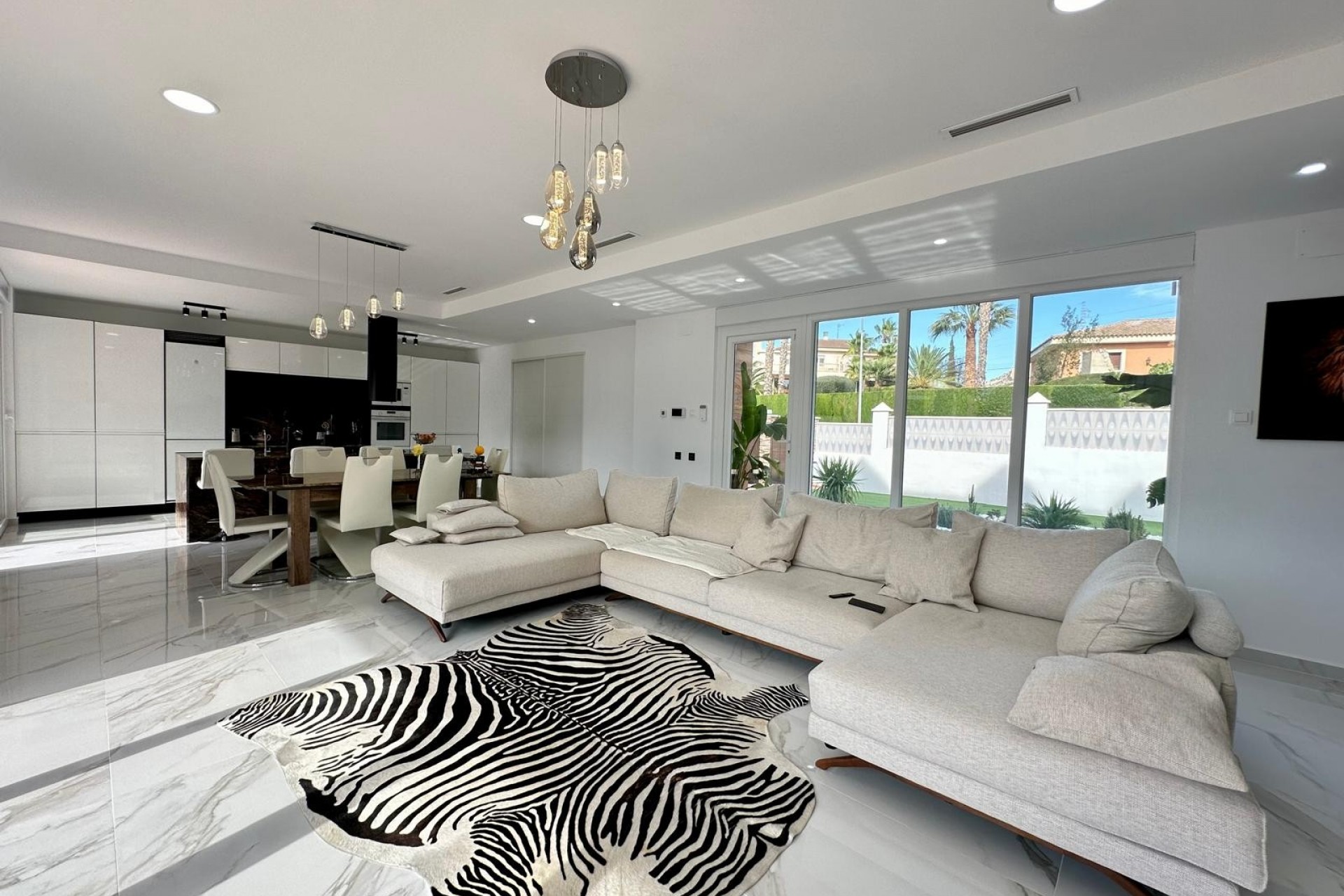 Resale - Villa -
Petrer - Inland