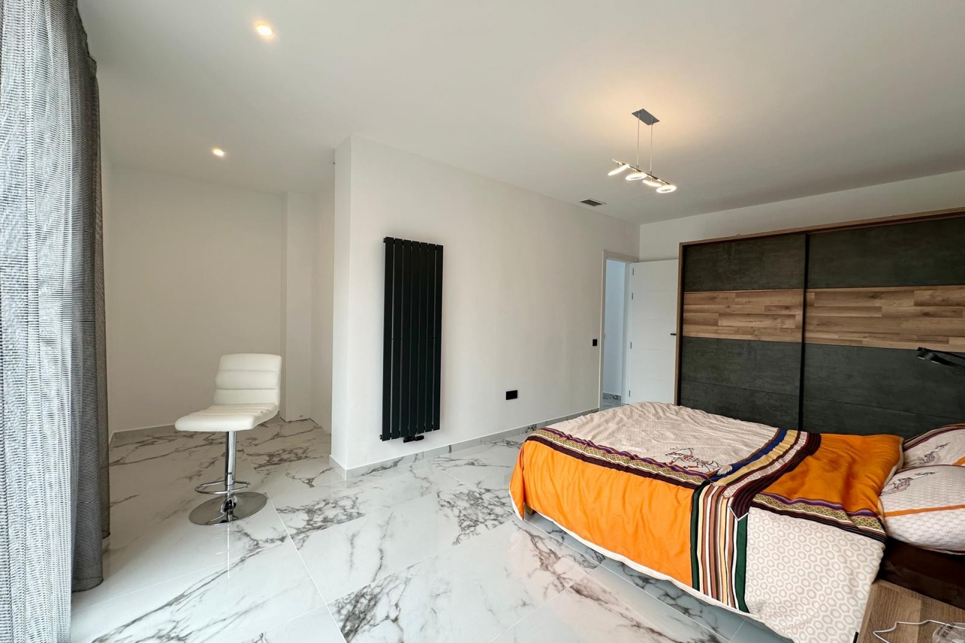 Resale - Villa -
Petrer - Inland