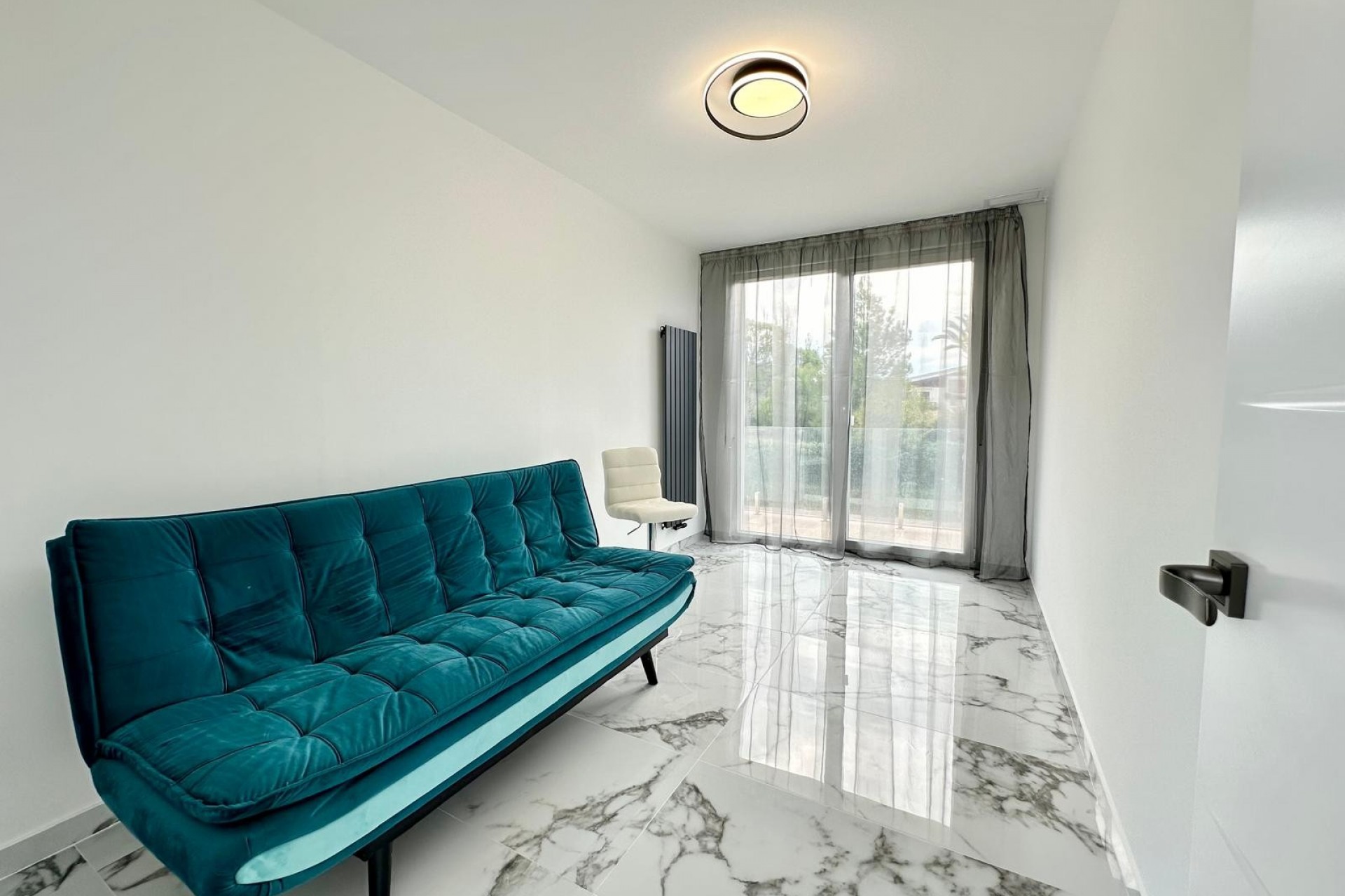 Resale - Villa -
Petrer - Inland