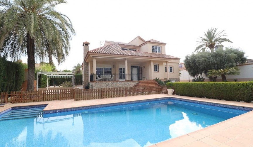 Resale - Villa -
Pilar de la Horadada - Costa Blanca