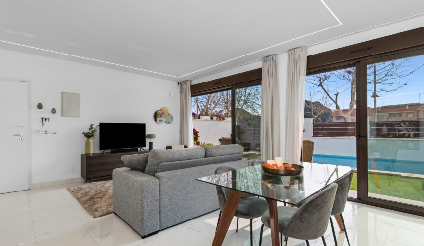 Resale - Villa -
Pilar de la Horadada - Costa Blanca