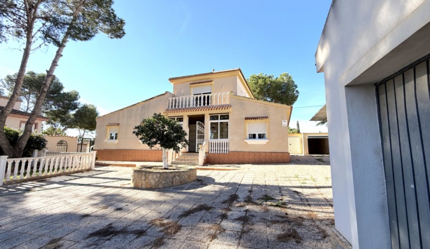 Resale - Villa -
Pilar de la Horadada - Costa Blanca